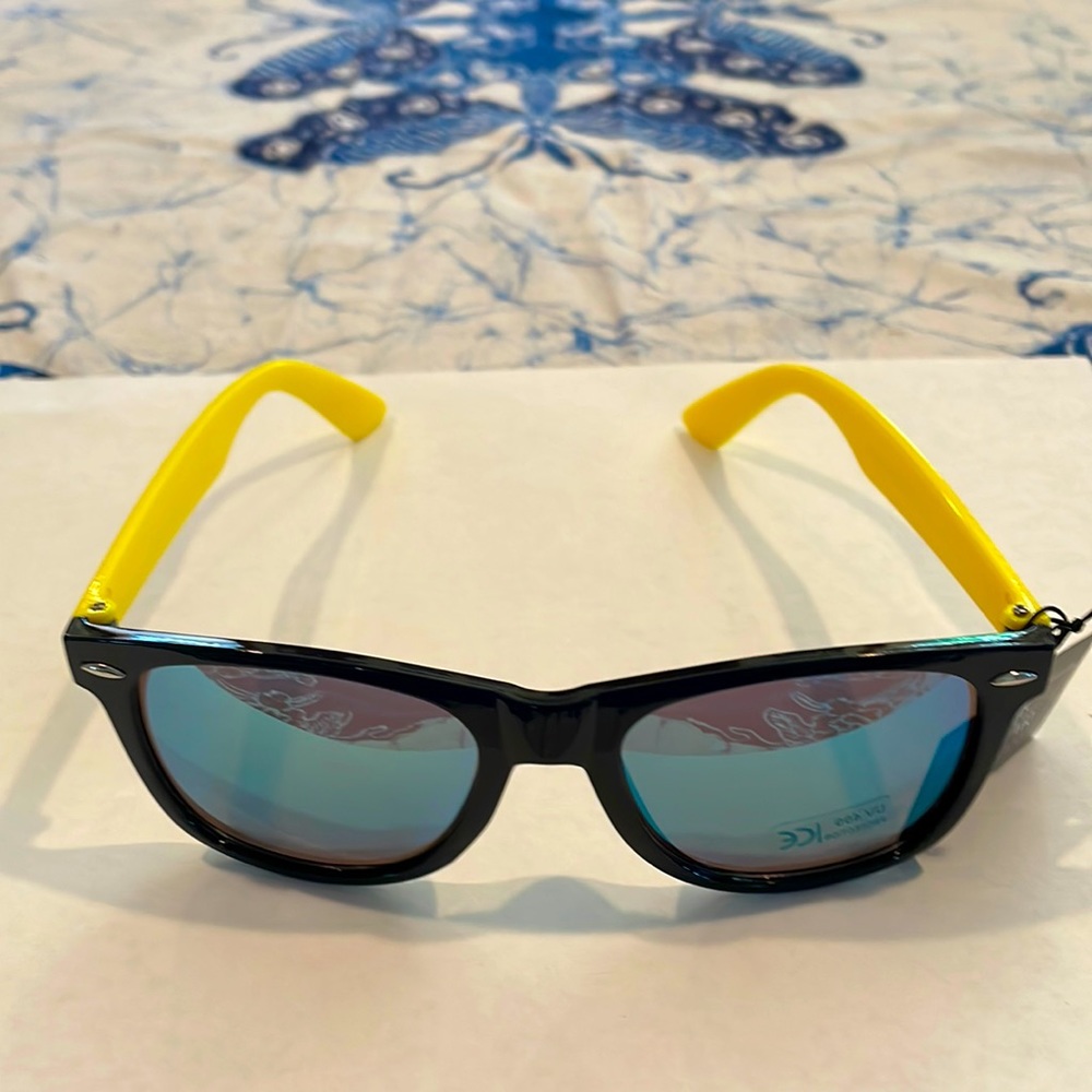 NWT Yellow/Black Mirrored Square Sunglasses